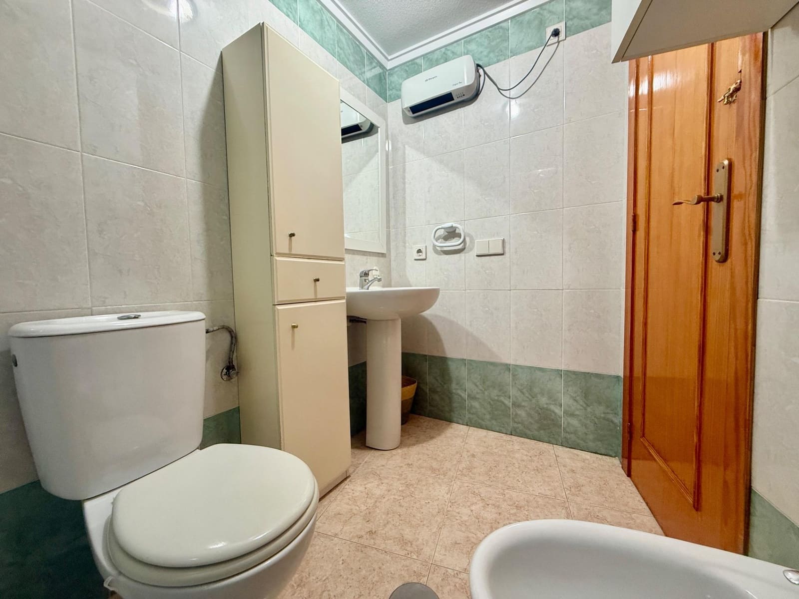 2 sovrum Takvåning till salu i Torrevieja med pool - 139 900 € (Ref: 9799206)