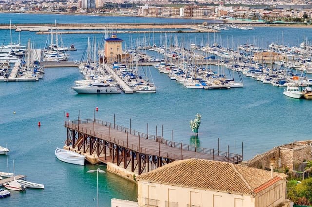 Garage til salg i Playa de los Locos, Torrevieja - € 16.800 (Ref: 9843356)