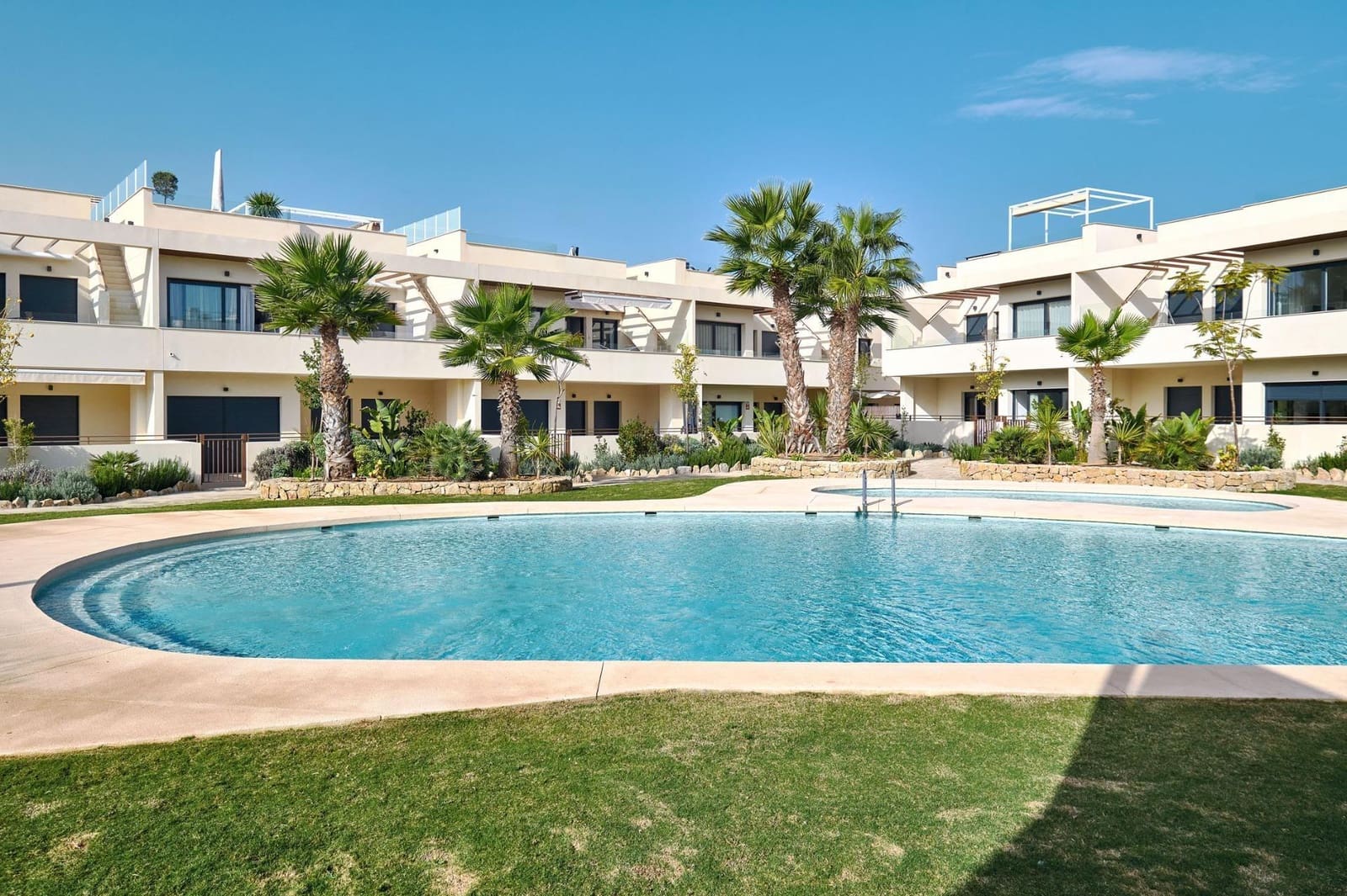2 bedroom Bungalow for sale in La Veleta with pool - € 365,000 (Ref: 9896292)