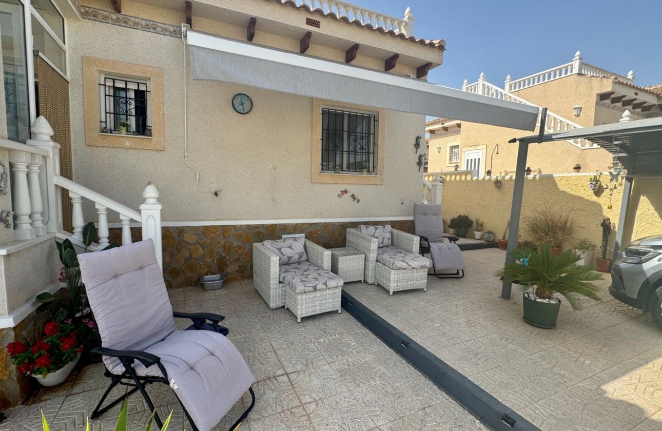 2 bedroom Villa for sale in Bigastro with pool garage - € 273,000 (Ref: 10035635)