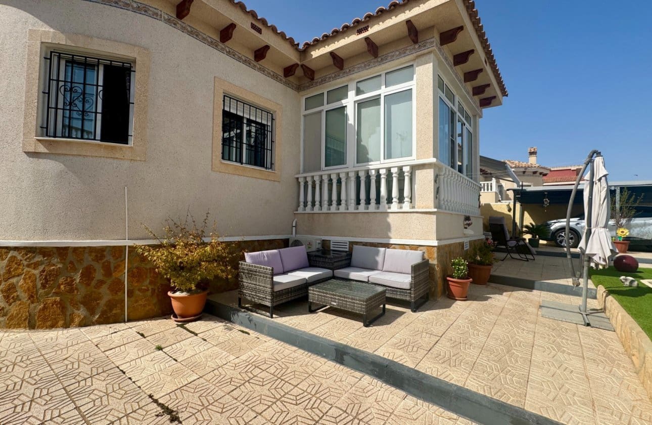 2 bedroom Villa for sale in Bigastro with pool garage - € 273,000 (Ref: 10035635)