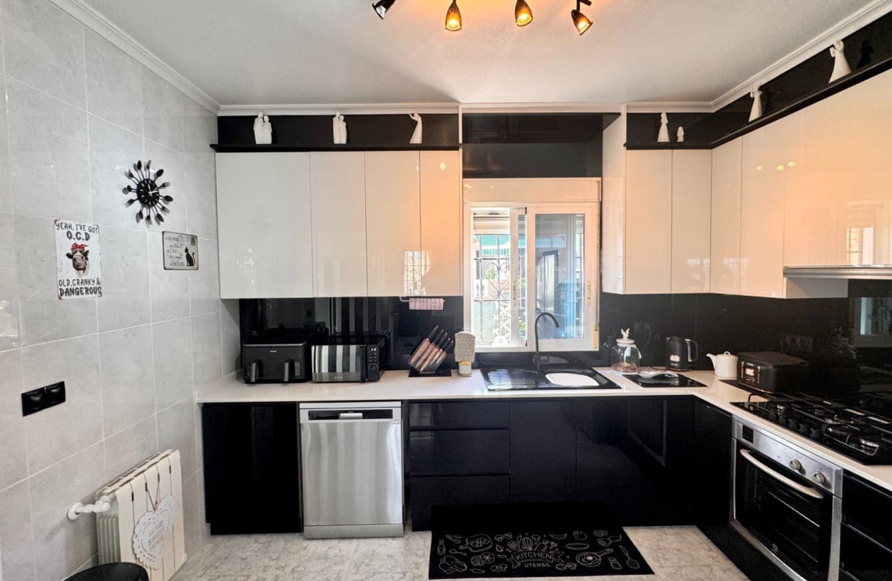2 bedroom Villa for sale in Bigastro with pool garage - € 273,000 (Ref: 10035635)