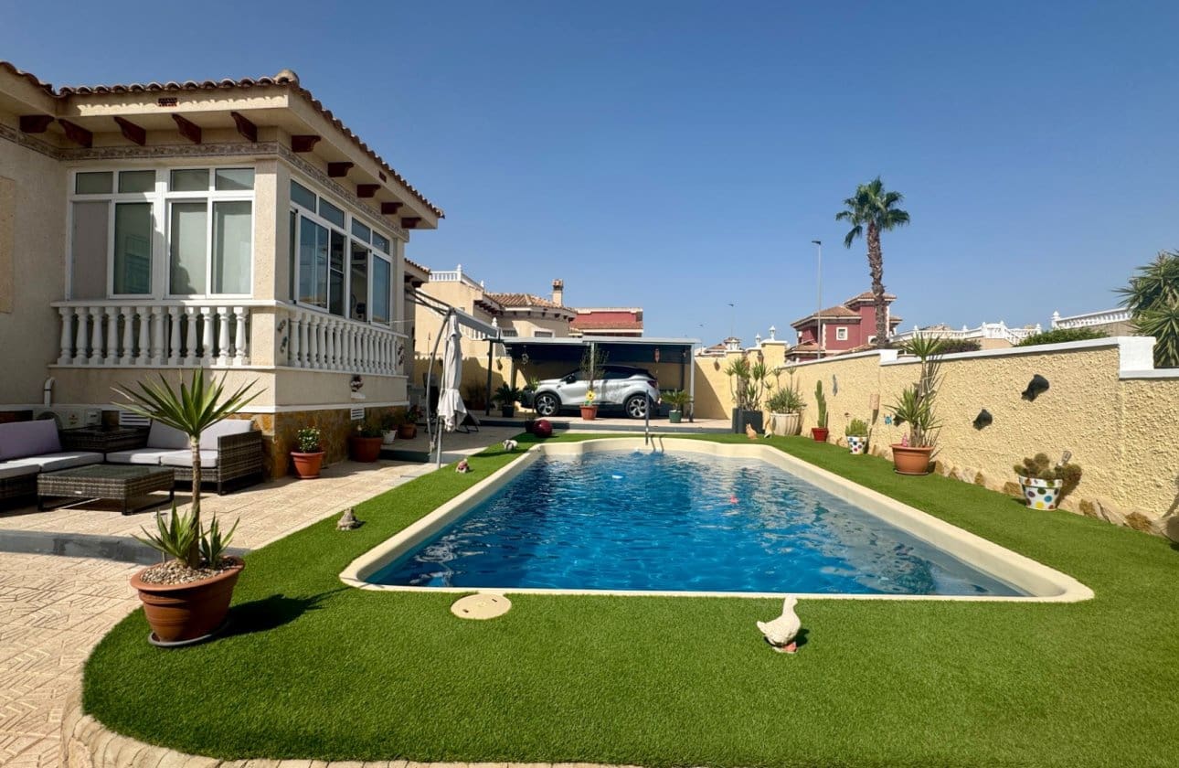 2 bedroom Villa for sale in Bigastro with pool garage - € 273,000 (Ref: 10035635)