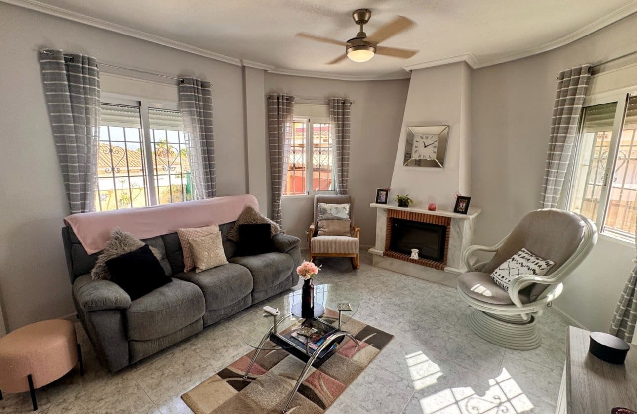2 bedroom Villa for sale in Bigastro with pool garage - € 273,000 (Ref: 10035635)