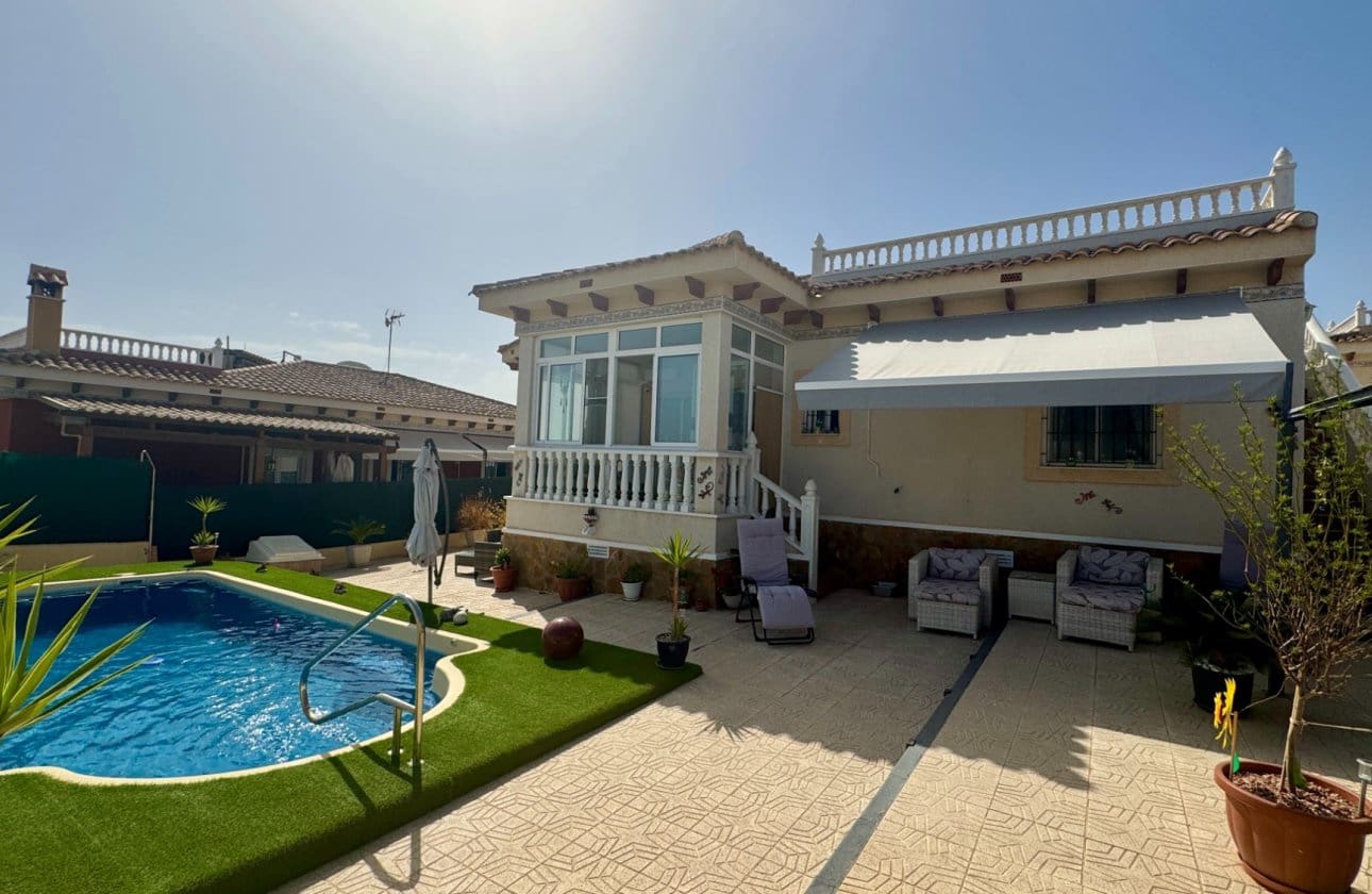 2 bedroom Villa for sale in Bigastro with pool garage - € 273,000 (Ref: 10035635)