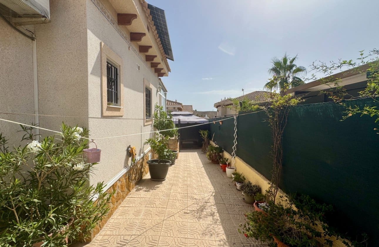 2 bedroom Villa for sale in Bigastro with pool garage - € 273,000 (Ref: 10035635)