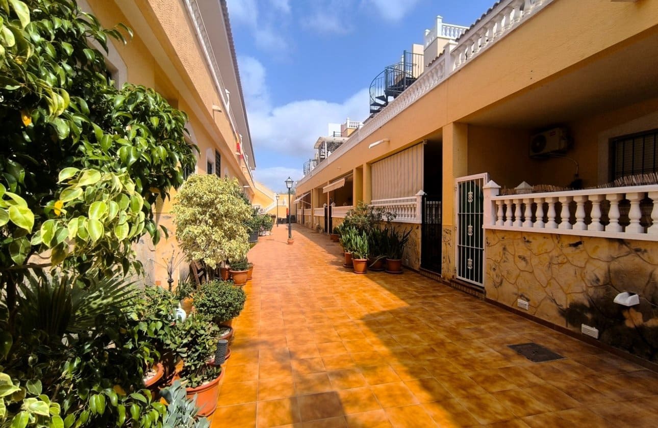 2 makuuhuone Huoneisto myytävänä paikassa Orihuela - 95 000 € (Ref: 10043616)