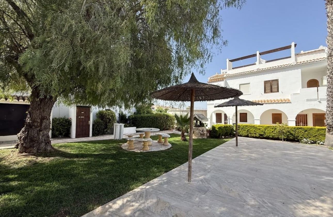 3 soveværelse Byhus til salg i Ciudad Quesada med swimmingpool - € 199.950 (Ref: 10118436)