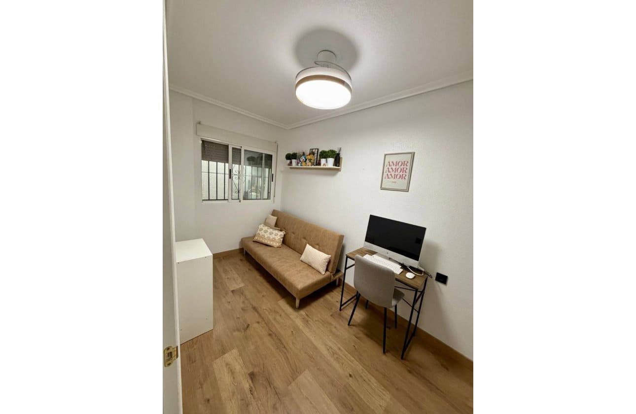 2 soveværelse Lejlighed til salg i Orihuela med swimmingpool - € 115.000 (Ref: 10179392)