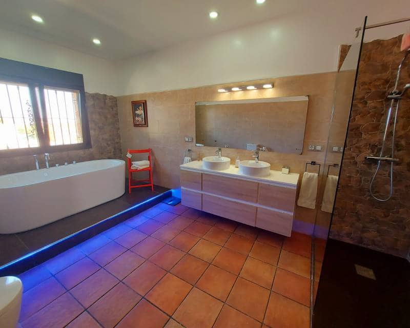 4 chambre Finca/Maison de Campagne à vendre à Bigastro avec piscine garage - 595 000 € (Ref: 8084245)