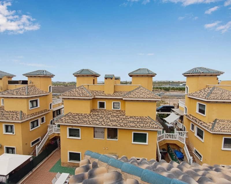 3 sovrum Semi-fristående Villa till salu i Ciudad Quesada med pool - 265 000 € (Ref: 8500439)