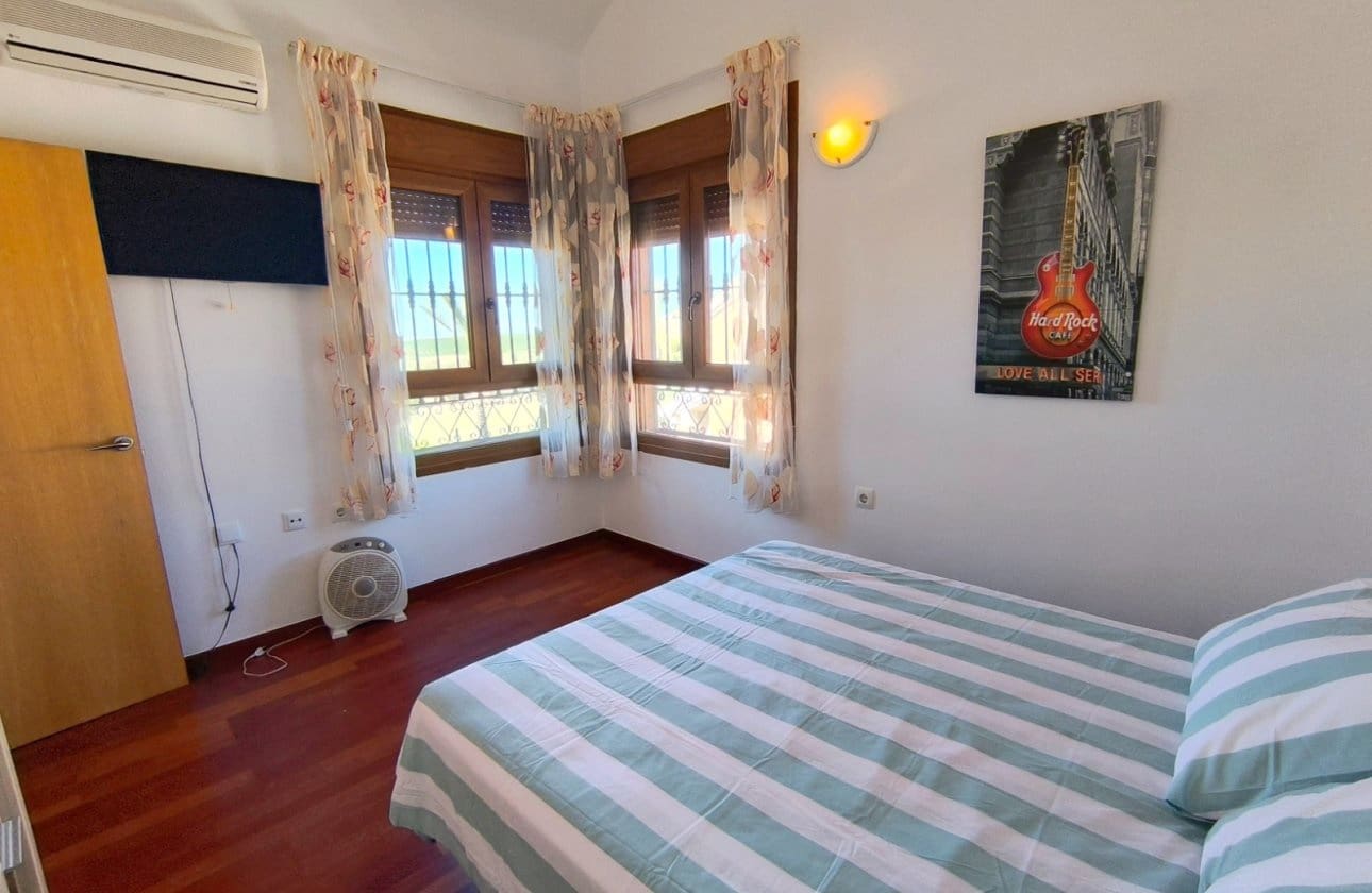 Chalet de 3 habitaciones en Algorfa en venta con piscina - 395.000 € (Ref: 9237862)