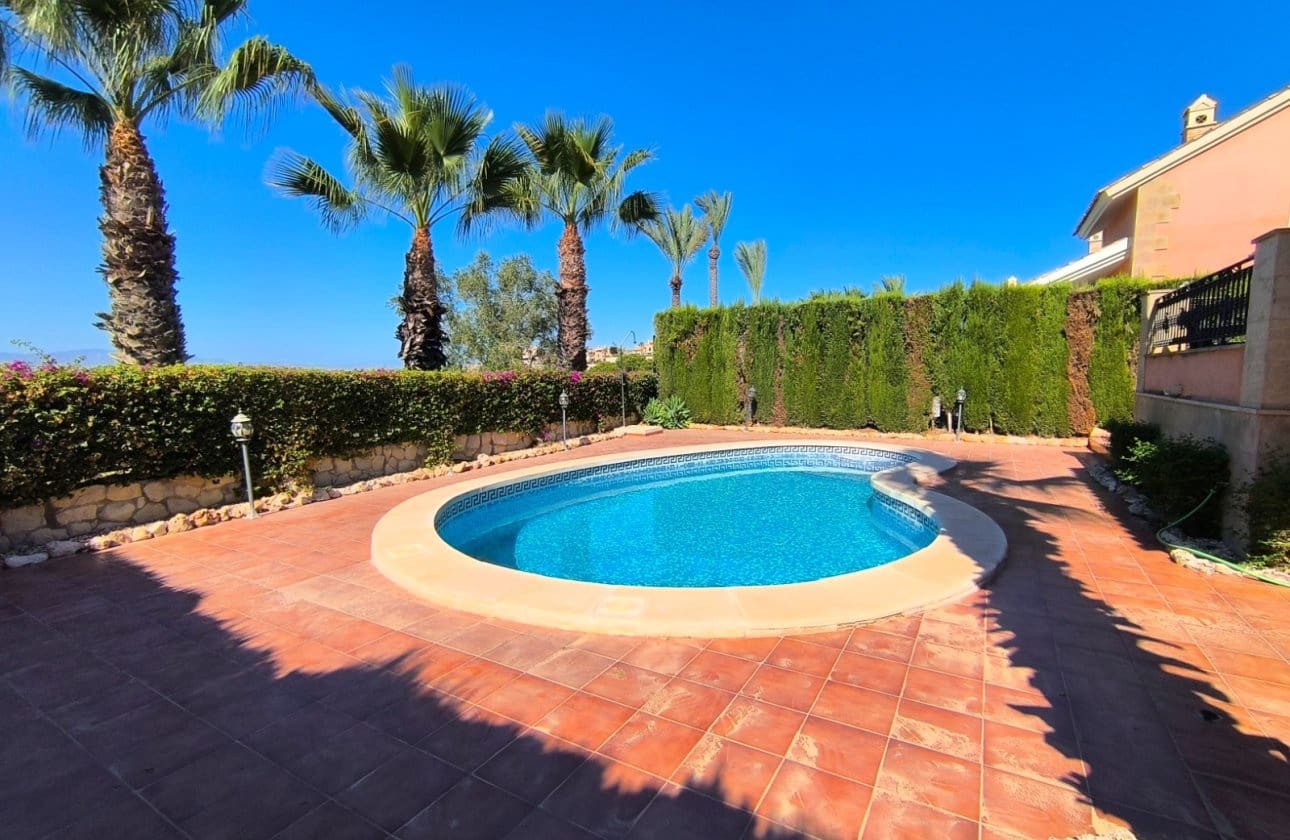 Chalet de 3 habitaciones en Algorfa en venta con piscina - 395.000 € (Ref: 9237862)