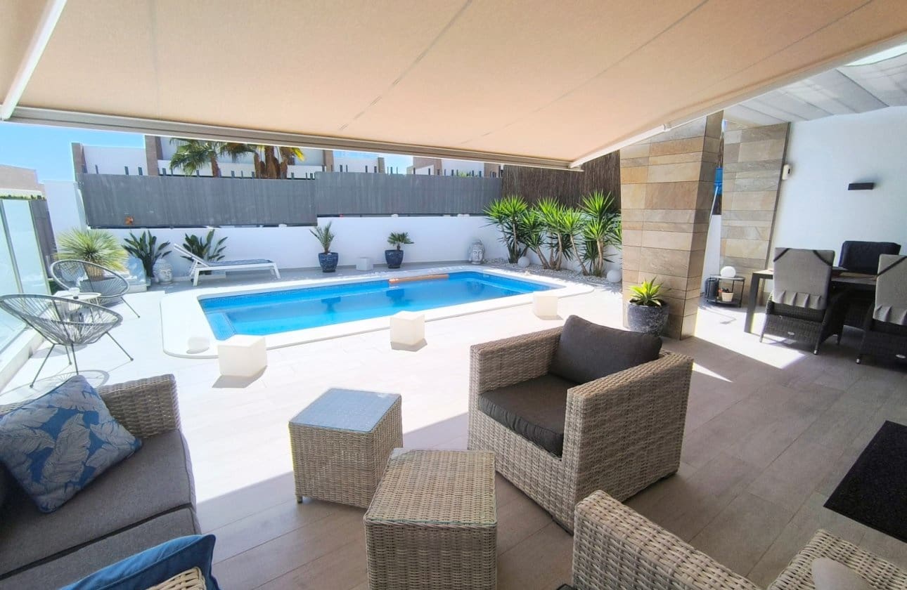 Chalet de 3 habitaciones en Algorfa en venta con piscina garaje - 585.000 € (Ref: 9255851)