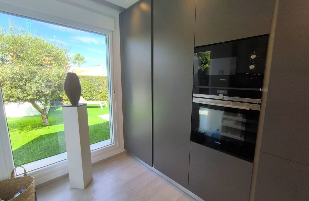 Chalet de 3 habitaciones en Algorfa en venta con piscina garaje - 585.000 € (Ref: 9255851)