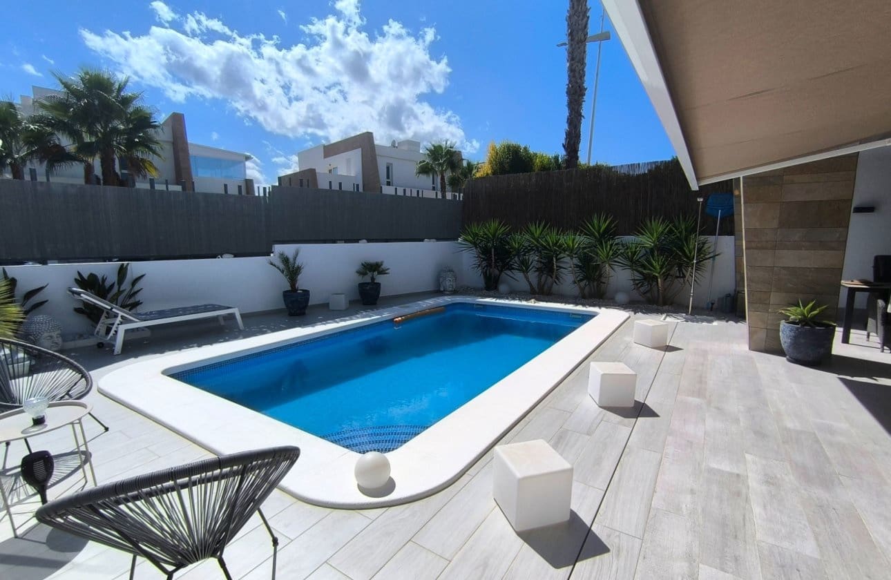 Chalet de 3 habitaciones en Algorfa en venta con piscina garaje - 585.000 € (Ref: 9255851)