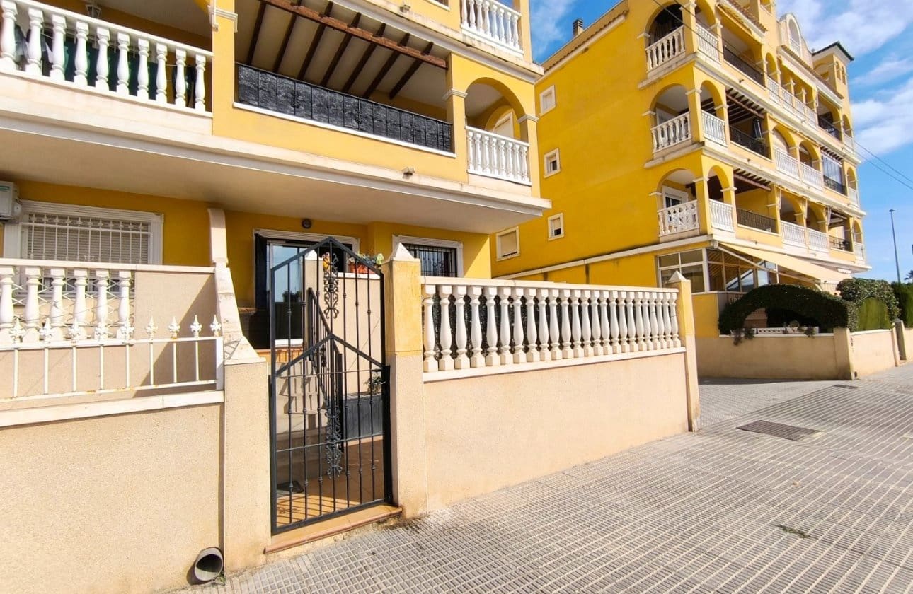 2 soveværelse Lejlighed til salg i Algorfa med swimmingpool - € 109.950 (Ref: 9258031)