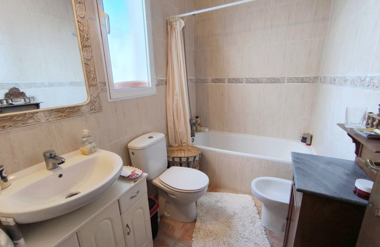 3 makuuhuone Paritalo myytävänä paikassa Algorfa mukana uima-altaan 
autotalli - 165 000 € (Ref: 9274688)