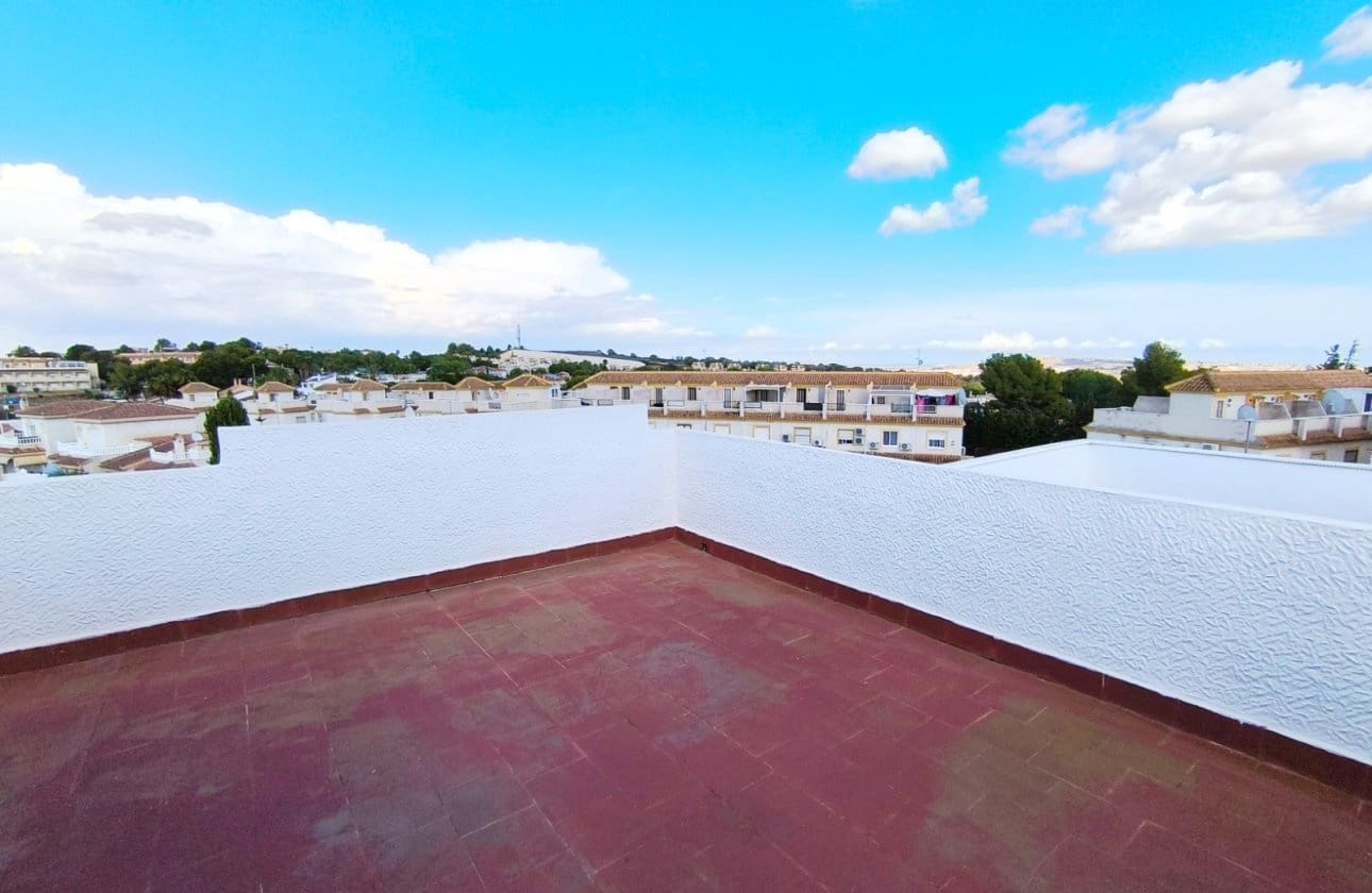 3 makuuhuone Paritalo myytävänä paikassa Algorfa mukana uima-altaan 
autotalli - 165 000 € (Ref: 9274688)