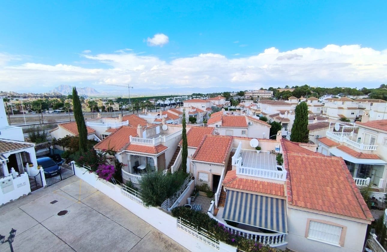 3 makuuhuone Paritalo myytävänä paikassa Algorfa mukana uima-altaan 
autotalli - 165 000 € (Ref: 9274688)