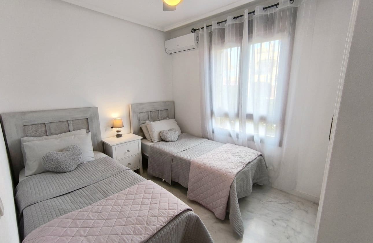 2 soveværelse Bungalow til salg i Algorfa med swimmingpool garage - € 219.950 (Ref: 9294771)