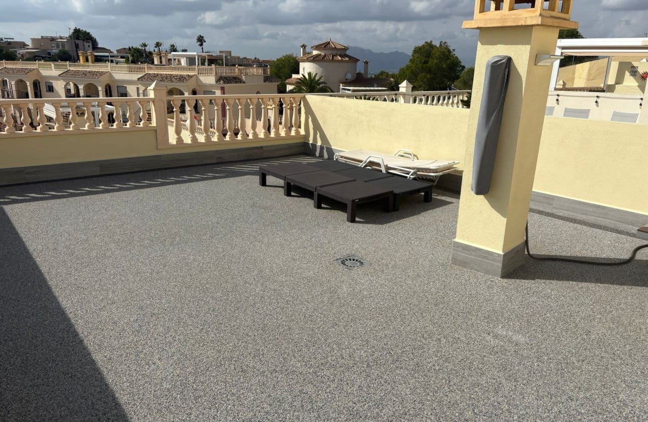 2 bedroom Bungalow for sale in Algorfa with pool - € 150,000 (Ref: 9310477)