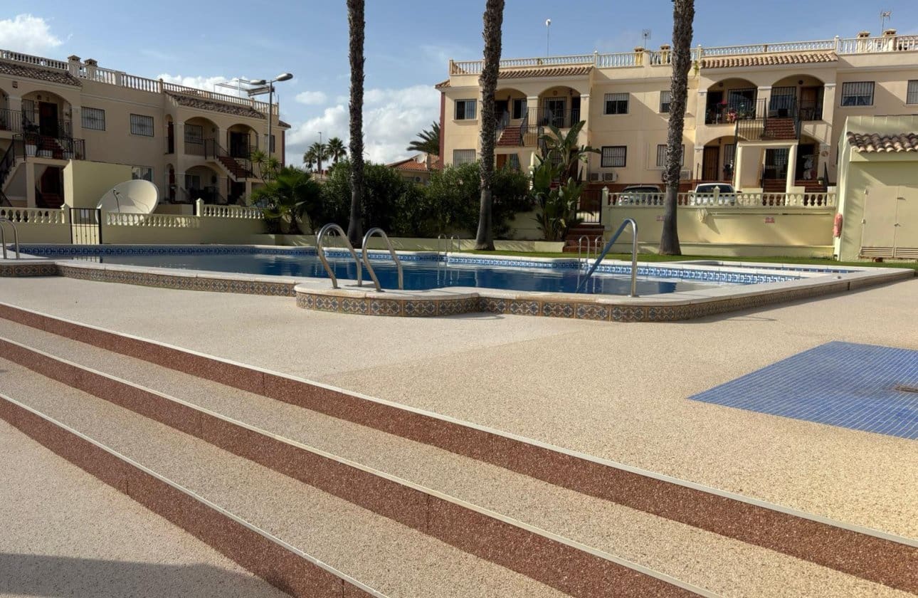 2 bedroom Bungalow for sale in Algorfa with pool - € 150,000 (Ref: 9310477)