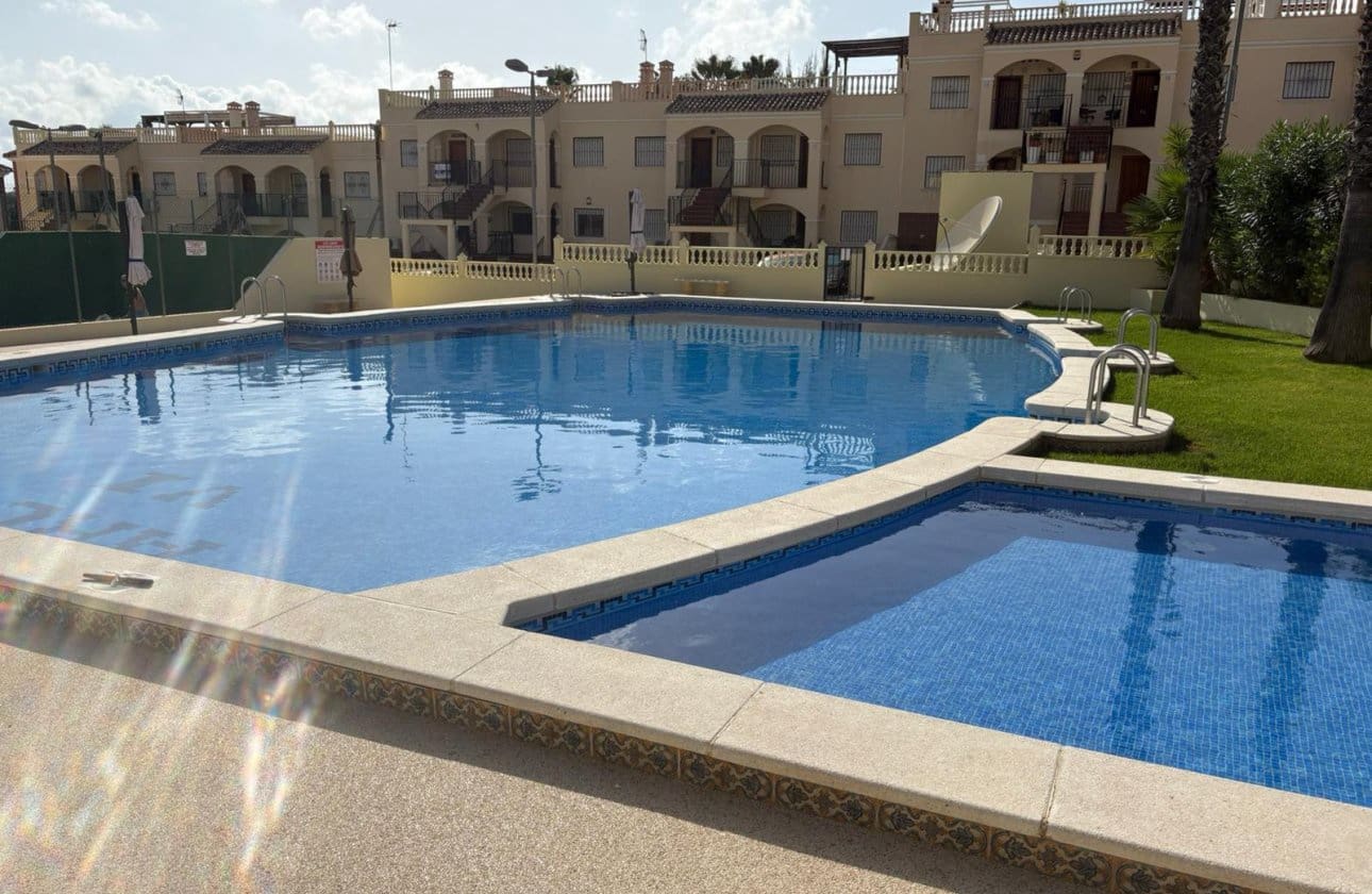 2 bedroom Bungalow for sale in Algorfa with pool - € 150,000 (Ref: 9310477)