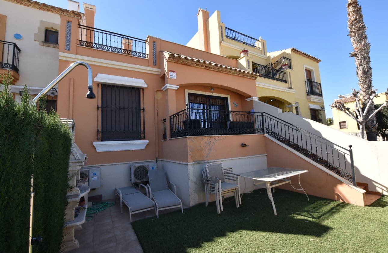 3 bedroom Townhouse for sale in Algorfa with pool - € 195,000 (Ref: 9337291)