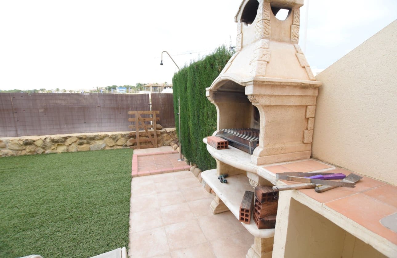 3 bedroom Townhouse for sale in Algorfa with pool - € 195,000 (Ref: 9337291)