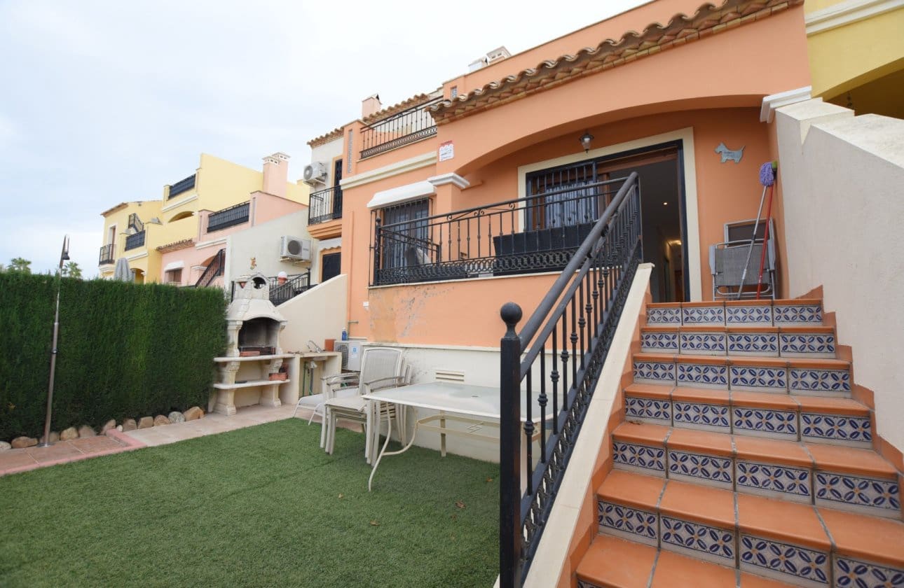 3 bedroom Townhouse for sale in Algorfa with pool - € 195,000 (Ref: 9337291)