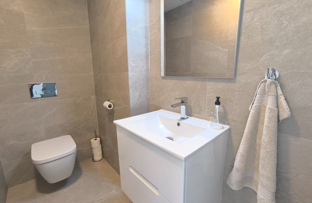 3 makuuhuone Paritalo myytävänä paikassa Algorfa mukana uima-altaan 
autotalli - 485 000 € (Ref: 9378545)