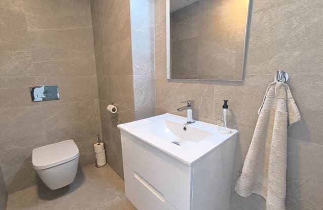 3 makuuhuone Paritalo myytävänä paikassa Algorfa mukana uima-altaan 
autotalli - 485 000 € (Ref: 9378545)