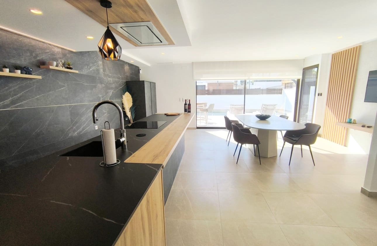 3 makuuhuone Paritalo myytävänä paikassa Algorfa mukana uima-altaan 
autotalli - 485 000 € (Ref: 9378545)