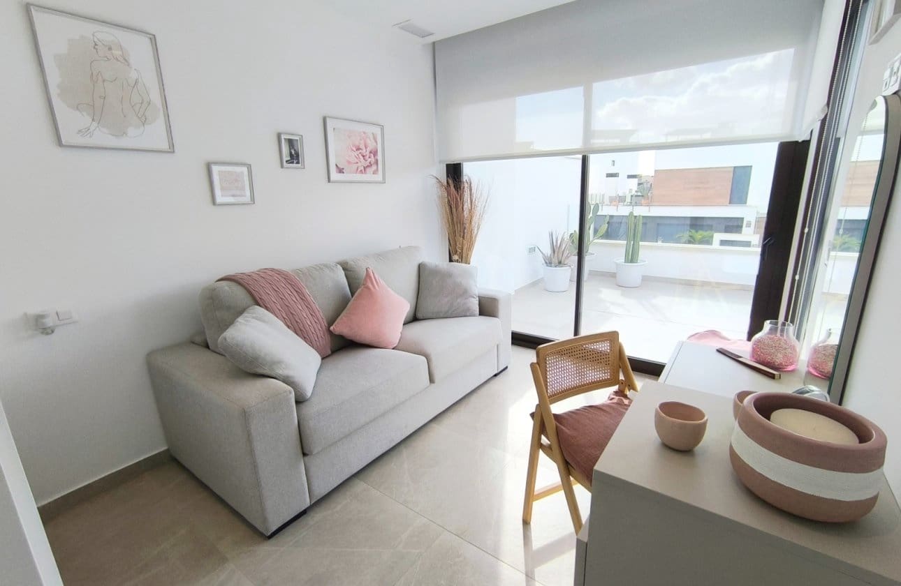 3 makuuhuone Paritalo myytävänä paikassa Algorfa mukana uima-altaan 
autotalli - 485 000 € (Ref: 9378545)