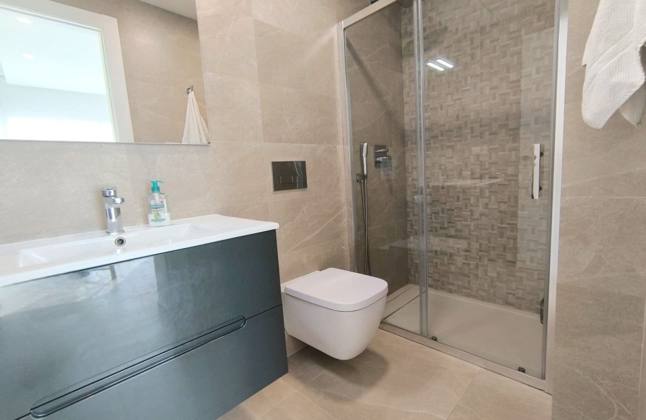 3 makuuhuone Paritalo myytävänä paikassa Algorfa mukana uima-altaan 
autotalli - 485 000 € (Ref: 9378545)