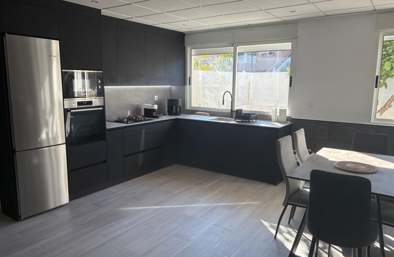 5 bedroom Townhouse for sale in Algorfa - € 225,000 (Ref: 9410240)