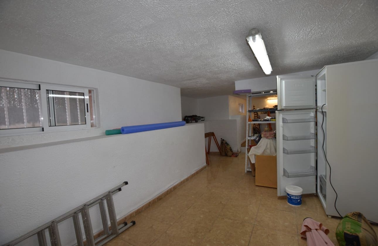 3 bedroom Villa for sale in Algorfa with pool - € 214,995 (Ref: 9410241)