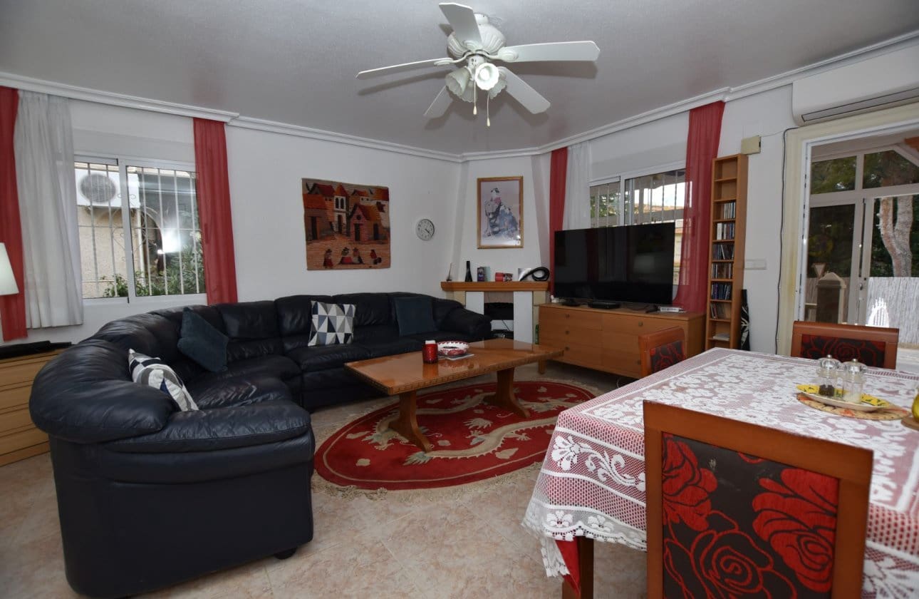 3 bedroom Villa for sale in Algorfa with pool - € 214,995 (Ref: 9410241)