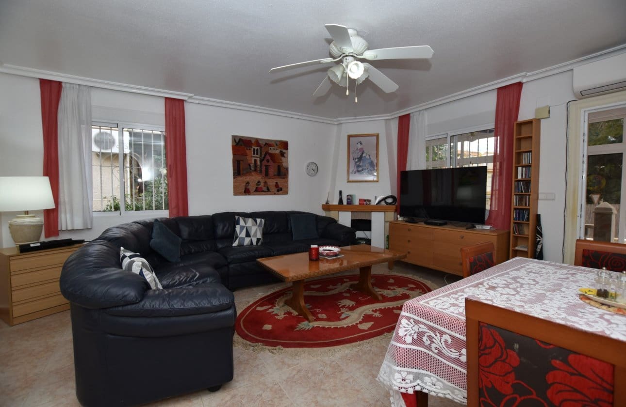 3 bedroom Villa for sale in Algorfa with pool - € 214,995 (Ref: 9410241)