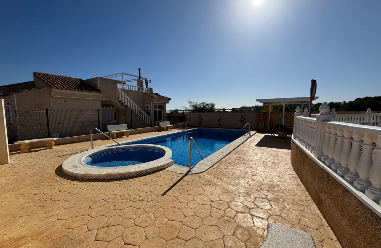 3 bedroom Villa for sale in Algorfa with pool - € 214,995 (Ref: 9410241)