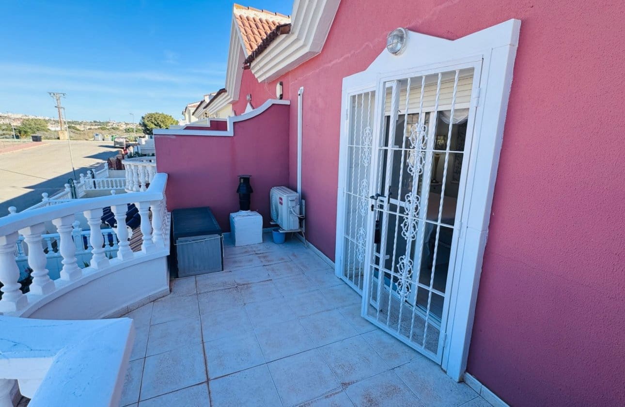 2 bedroom Townhouse for sale in Benijofar with pool - € 189,995 (Ref: 9420065)