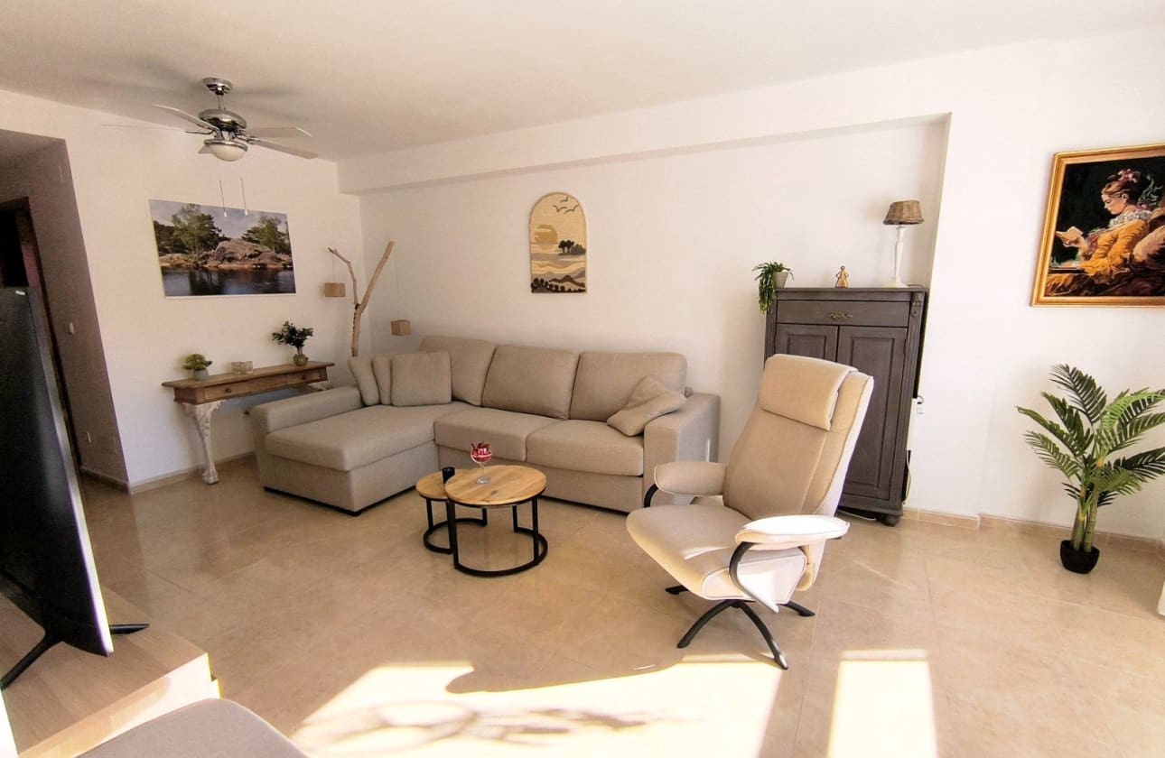 Casa de 4 habitaciones en Bigastro en venta con piscina garaje - 219.000 € (Ref: 9432024)