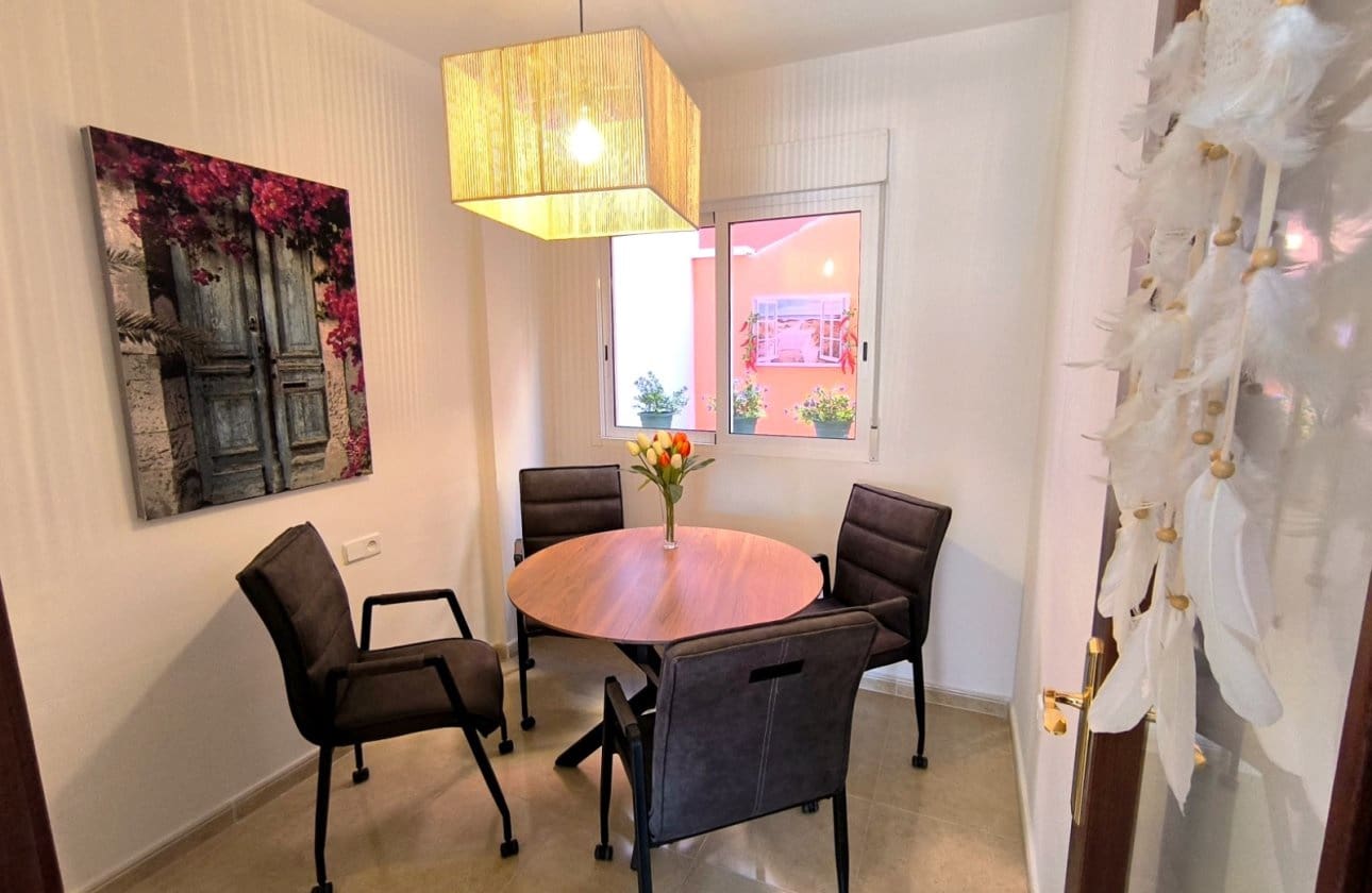 Casa de 4 habitaciones en Bigastro en venta con piscina garaje - 219.000 € (Ref: 9432024)