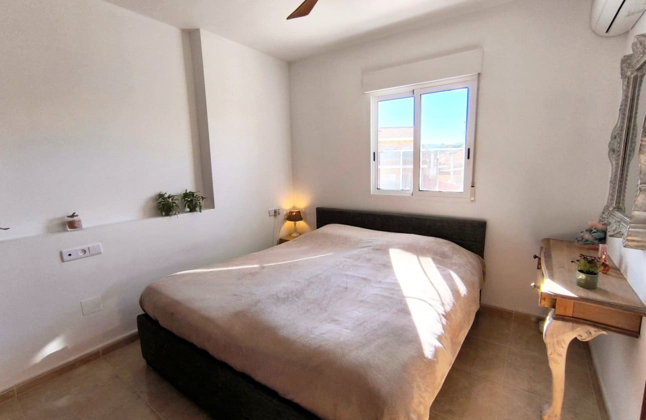 Casa de 4 habitaciones en Bigastro en venta con piscina garaje - 219.000 € (Ref: 9432024)