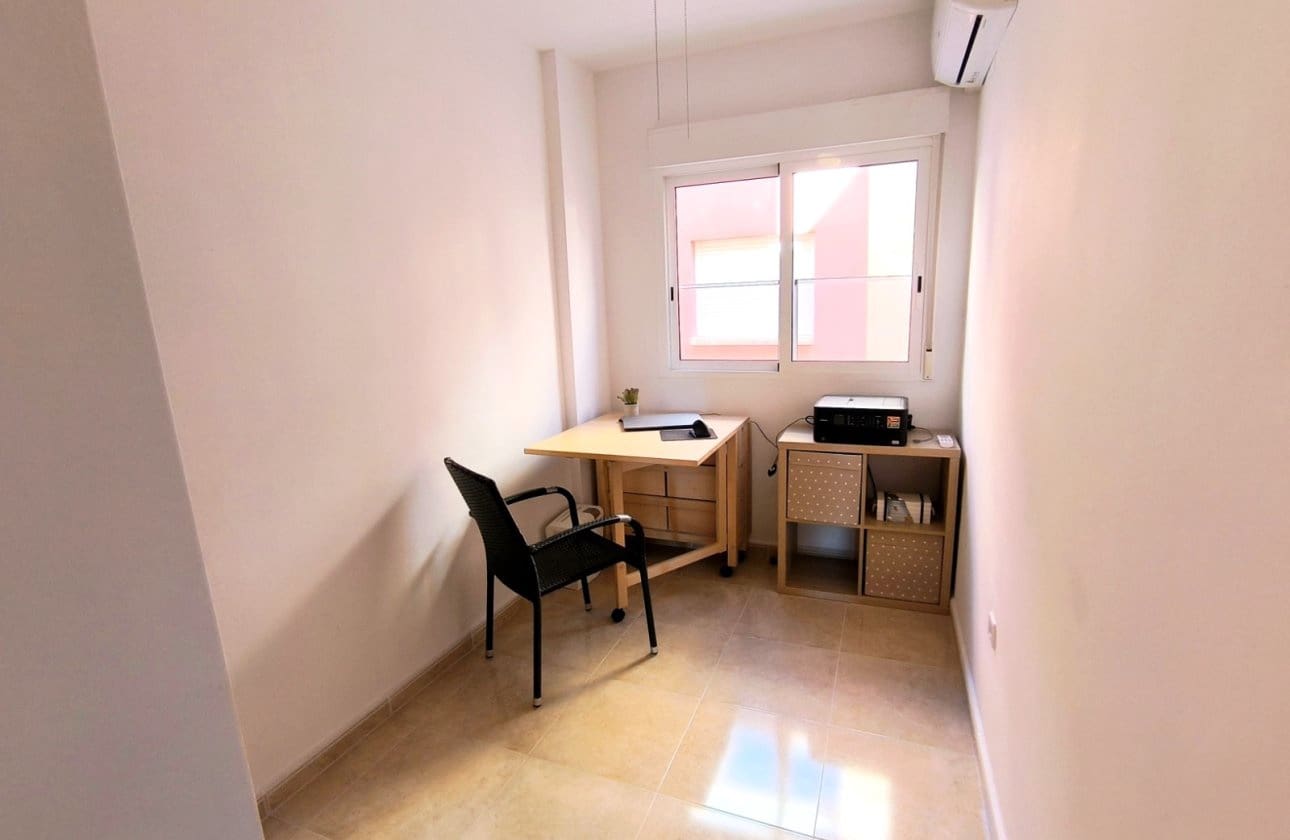 Casa de 4 habitaciones en Bigastro en venta con piscina garaje - 219.000 € (Ref: 9432024)