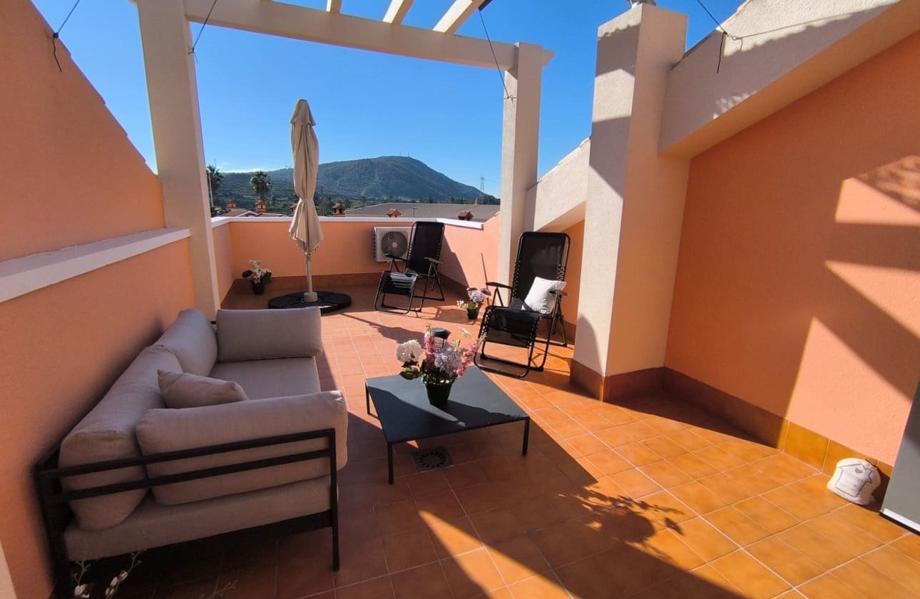 Casa de 4 habitaciones en Bigastro en venta con piscina garaje - 219.000 € (Ref: 9432024)