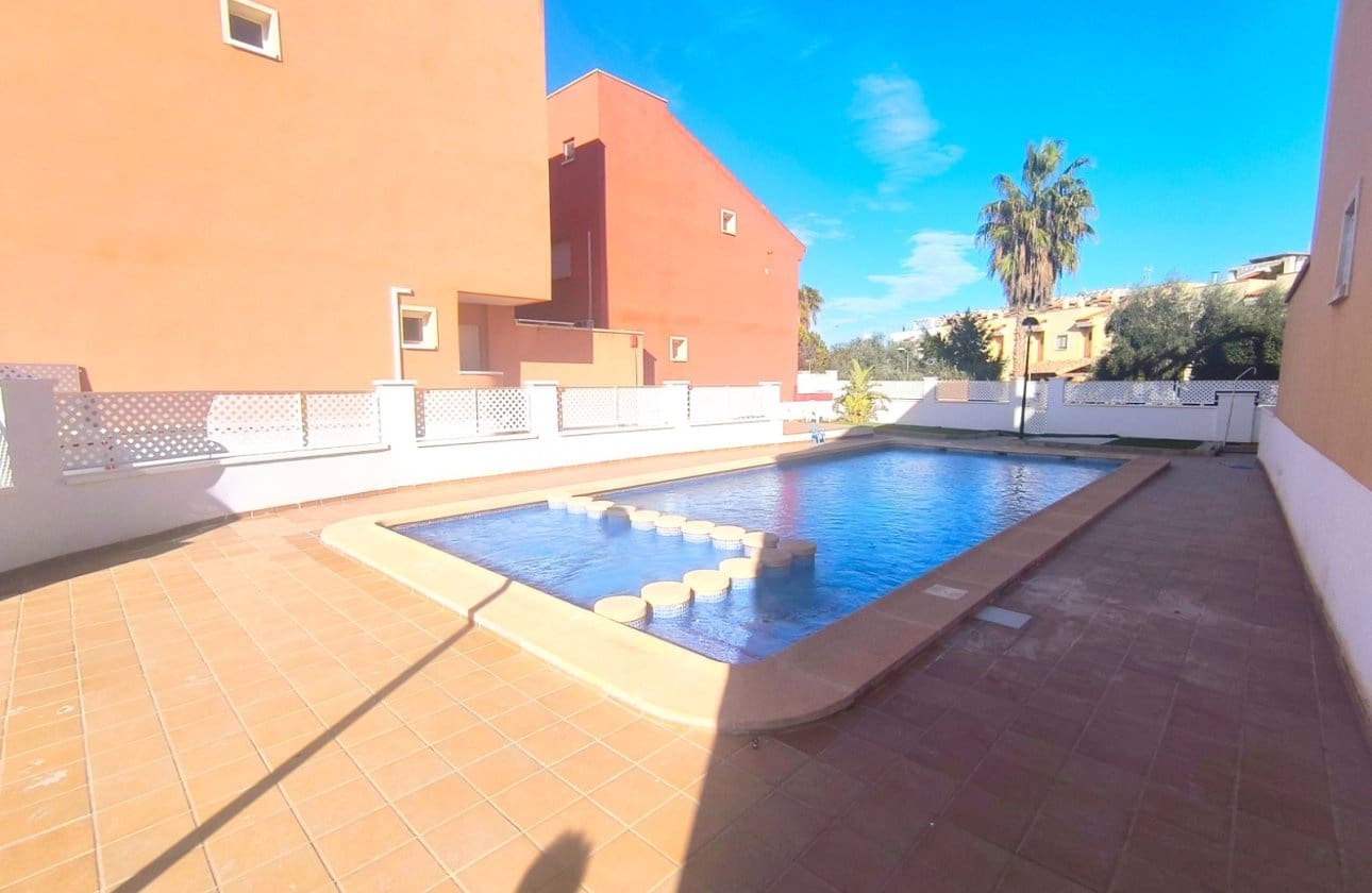 Casa de 4 habitaciones en Bigastro en venta con piscina garaje - 219.000 € (Ref: 9432024)