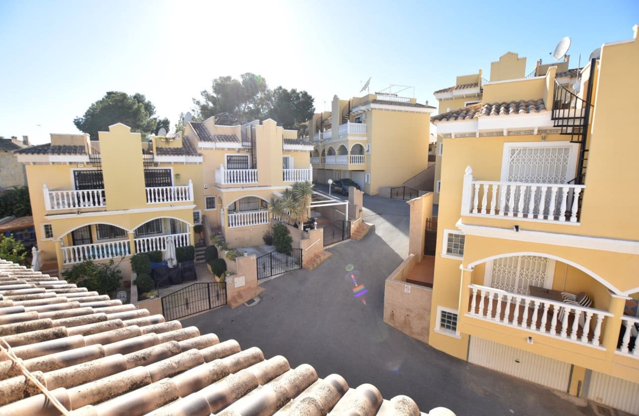 2 soveværelse Rækkehus til salg i Algorfa med swimmingpool - € 135.000 (Ref: 9447195)