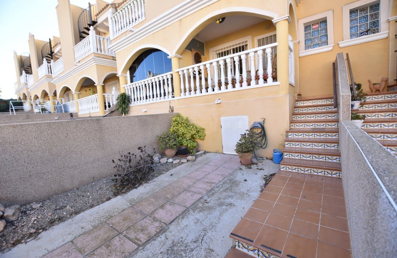 2 soveværelse Rækkehus til salg i Algorfa med swimmingpool - € 135.000 (Ref: 9447195)